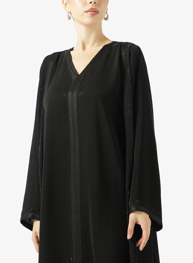 هيا كلوزيت عباية سوداء مطرزة مع شيلة - Image 3